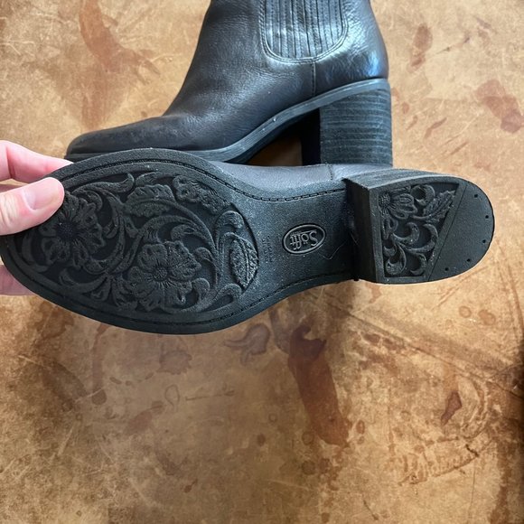 Sofft leather black heeled boots size 8 - Picture 2 of 6